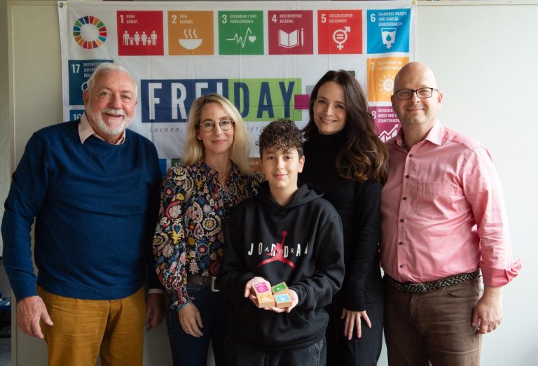 14.11.2023 Pressemitteilung: PRIMUS-Schule Viersen: Weltweit bewährte Bildungsklötze für Nachhaltigkeit treffen auf innovativen FREI-Day-Ansatz